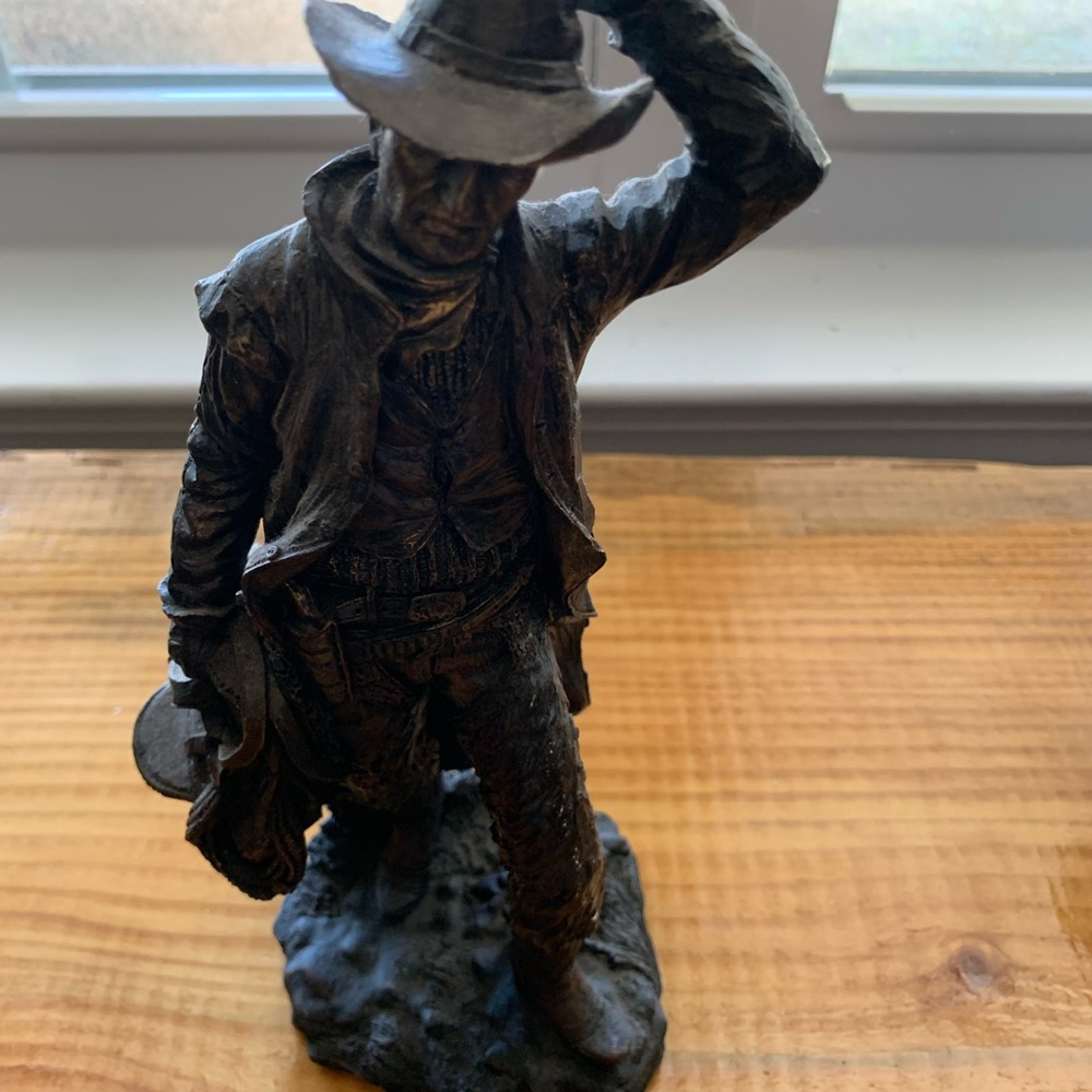 Western cowboy holding horse saddle statue - Picture 4 of 4
